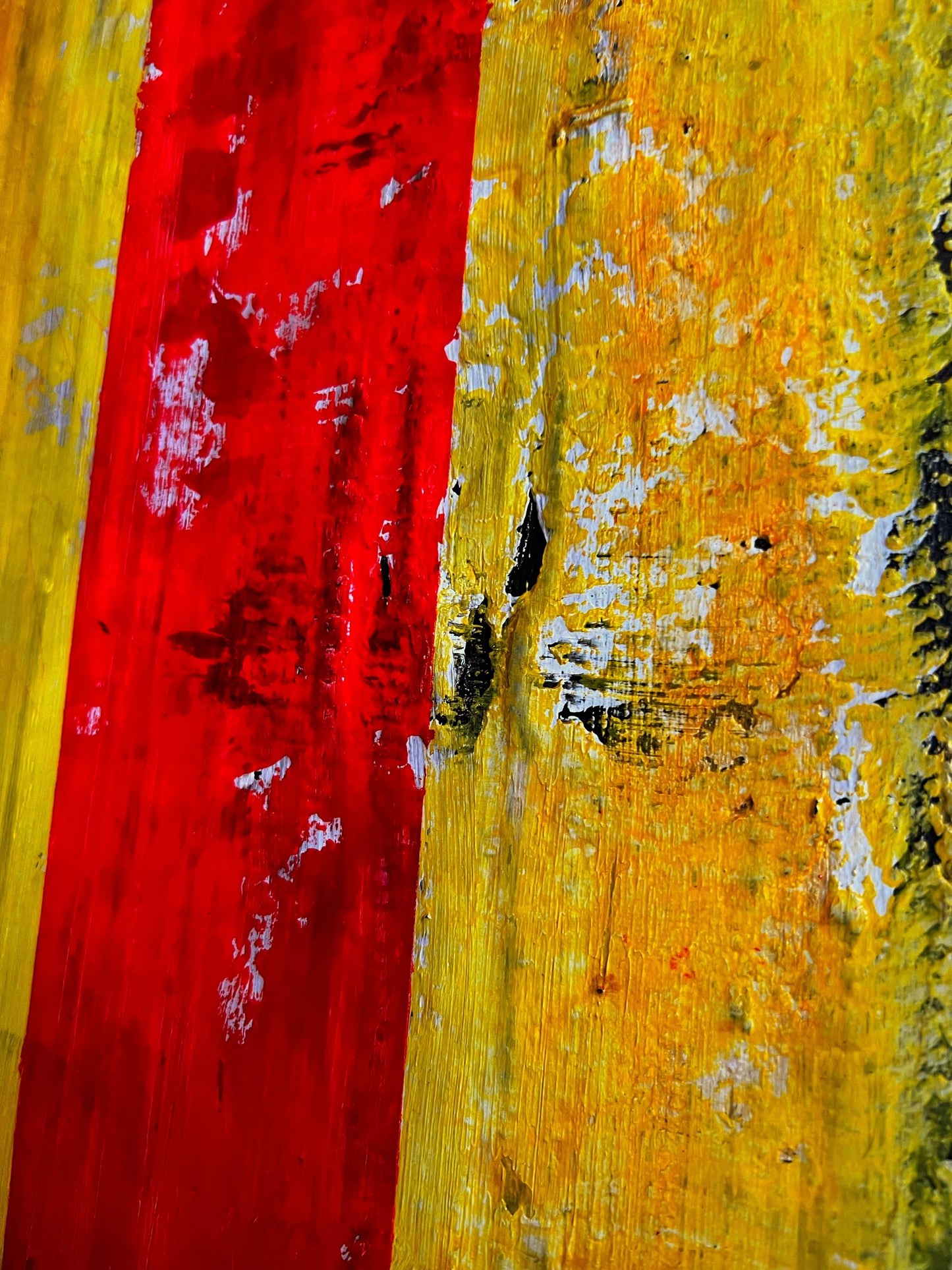 La Senyera Éternelle – Interprétation Contemporaine du Drapeau Catalan avec Texture et Effet Vieill | 39.4 x 31.5 Inches