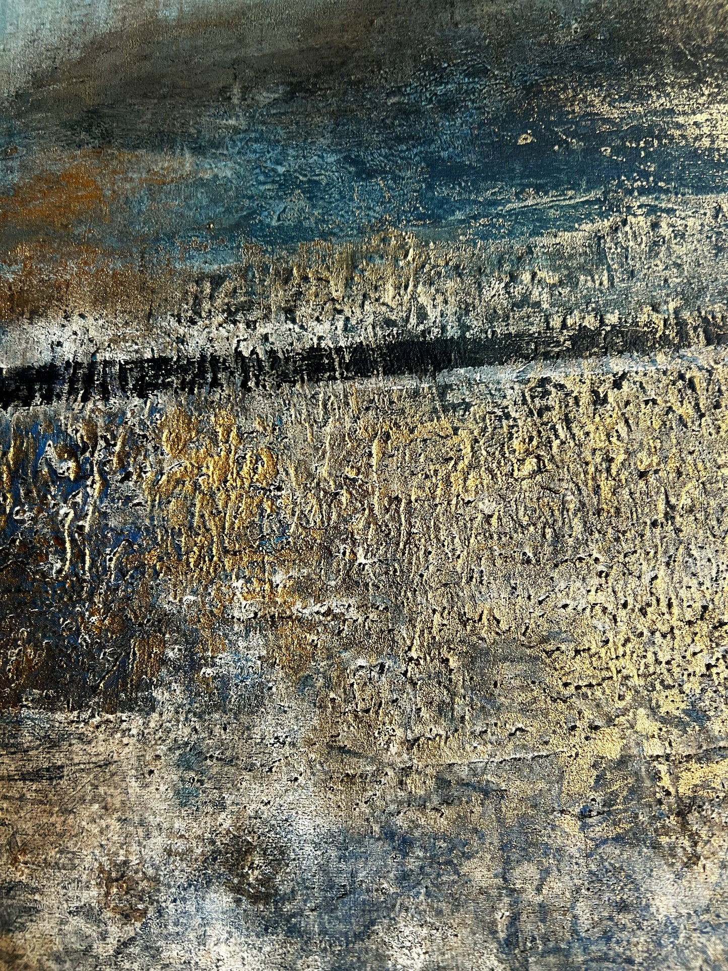 ECHOES OF THE HORIZON | Blue & Gold Textured Abstract Painting – Sergio Aranda