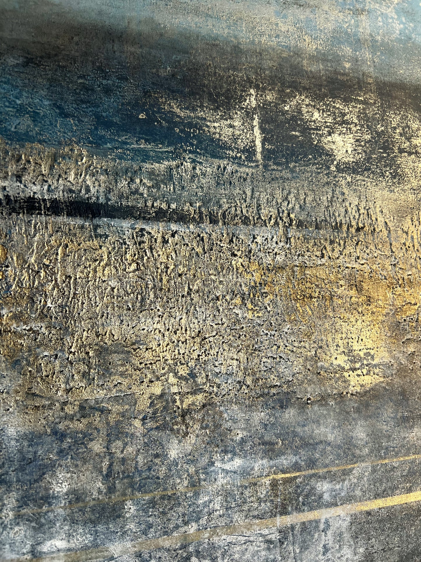 ECHOES OF THE HORIZON | Blue & Gold Textured Abstract Painting – Sergio Aranda