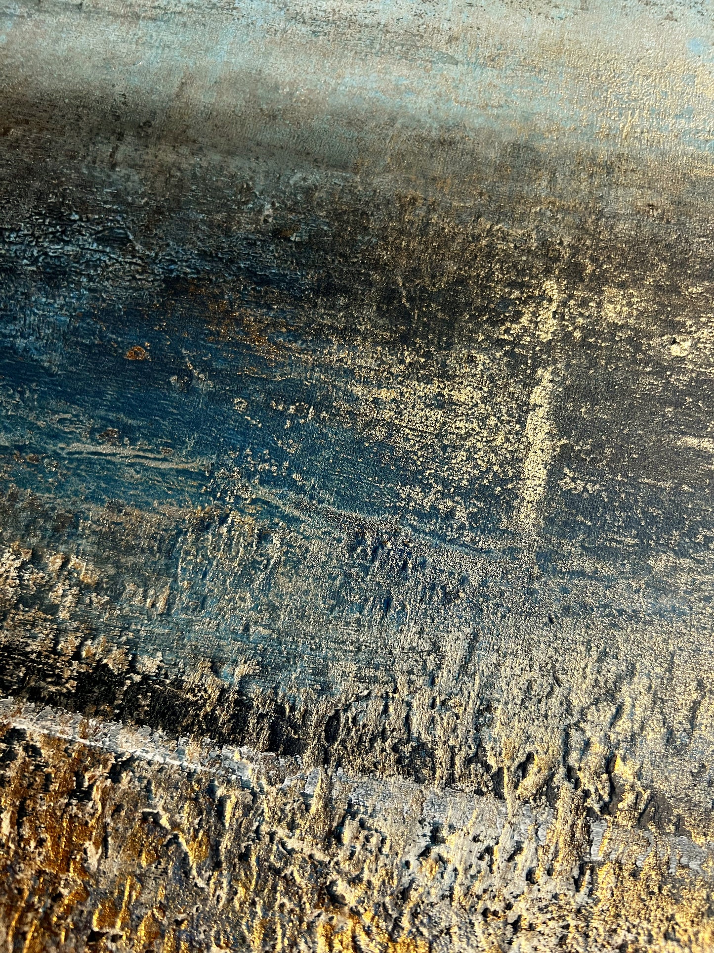 ECHOES OF THE HORIZON | Blue & Gold Textured Abstract Painting – Sergio Aranda