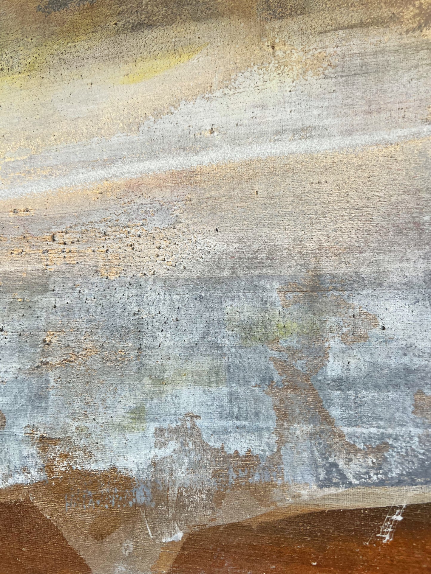 Mirage of Oxidized Sands