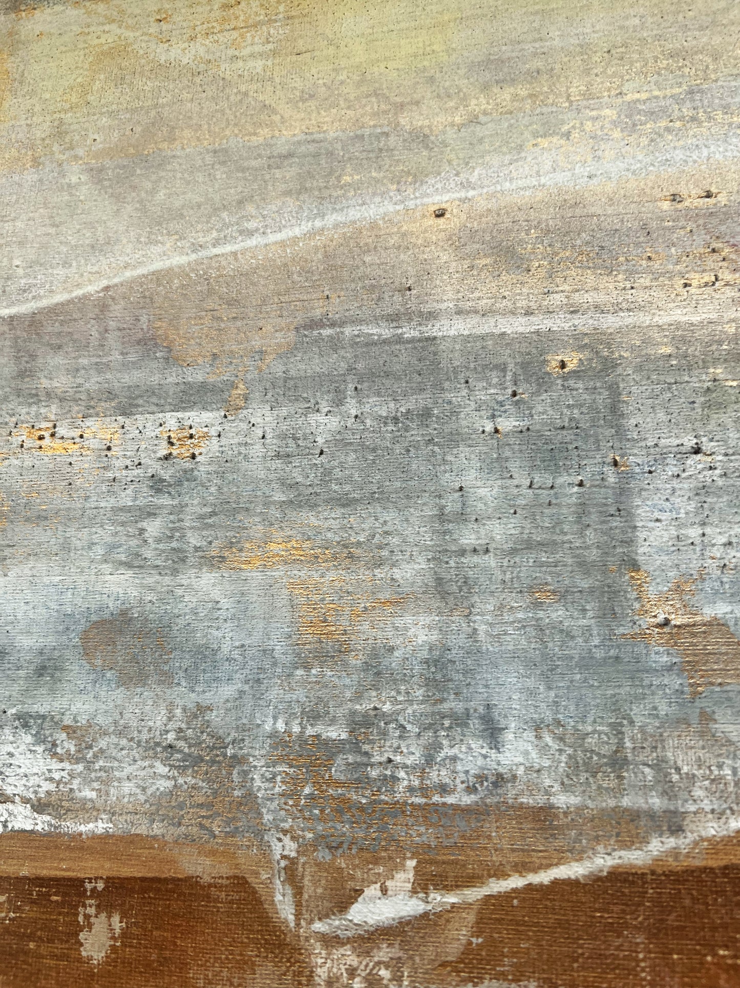 Mirage of Oxidized Sands